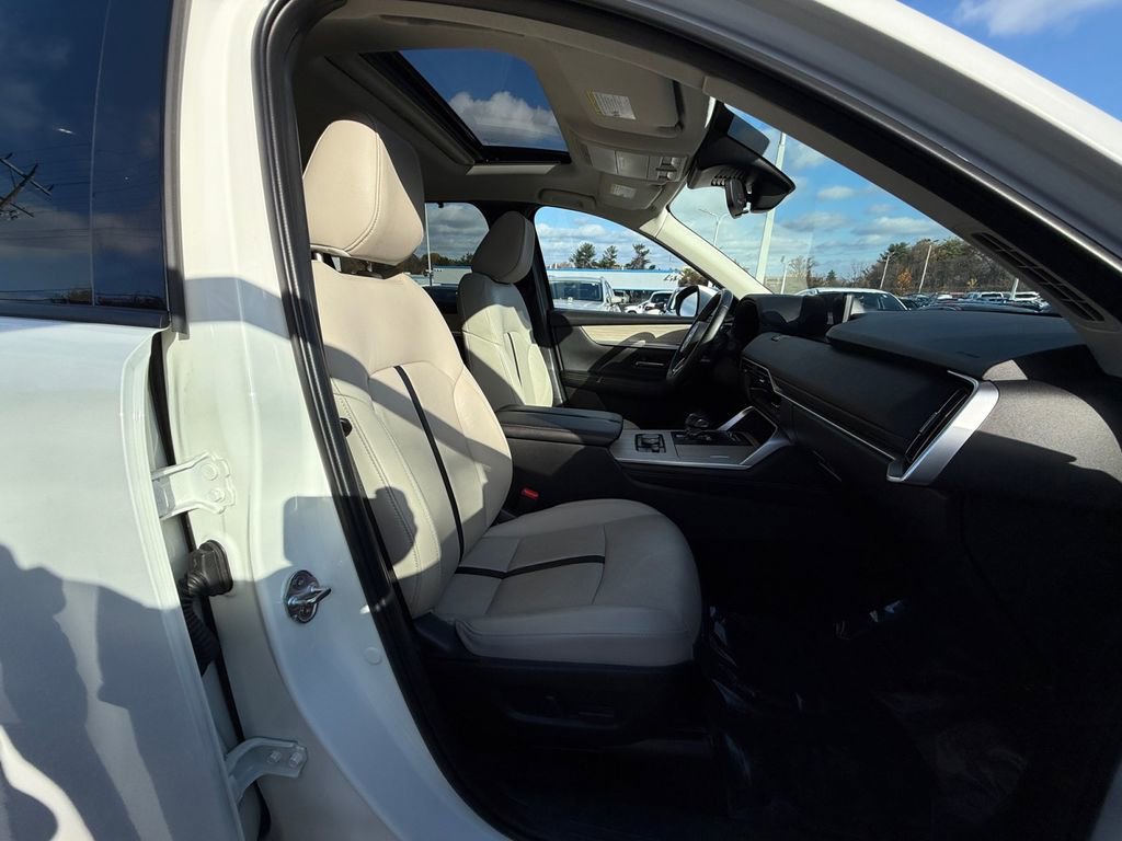 Certified 2024 MAZDA CX-90 Plug-In Hybrid w/ Preferred image 27