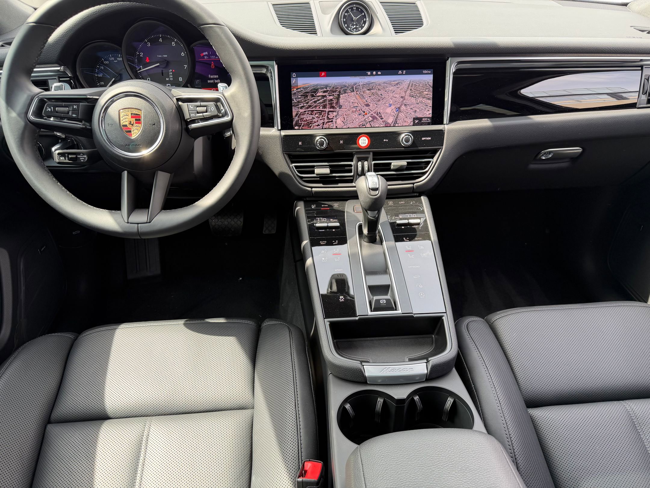 Certified 2026 Porsche Macan AWD/4WD image 24