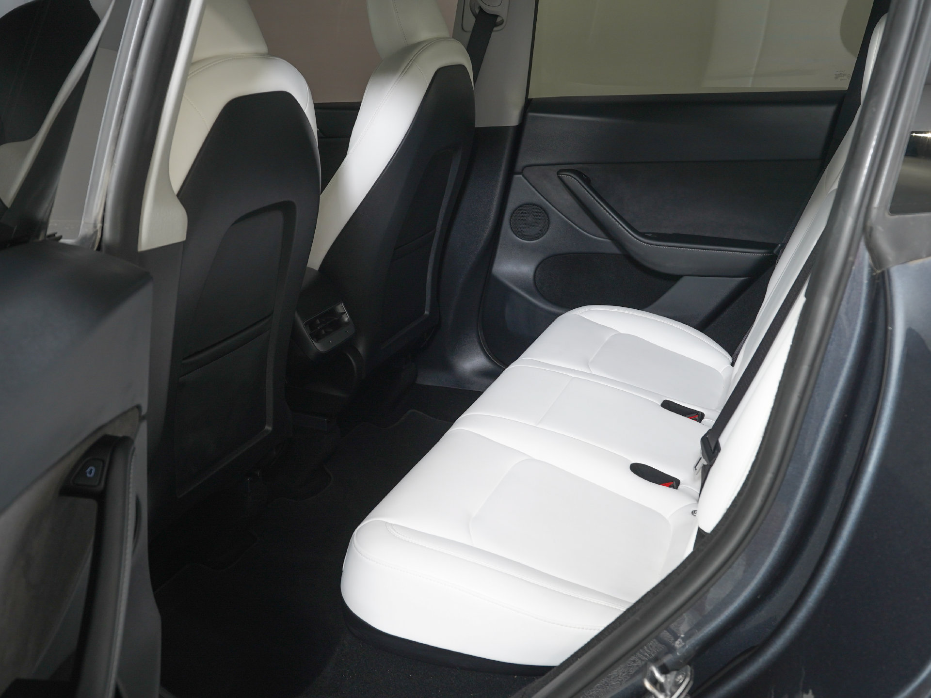 Used 2024 Tesla Model Y Long Range AWD/4WD image 13