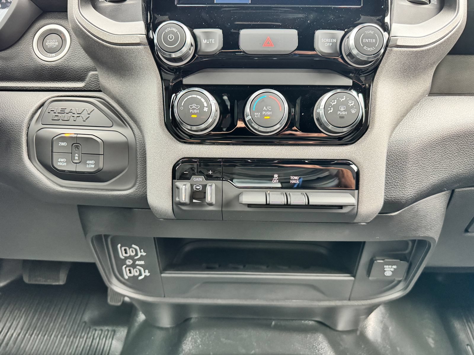 New 2026 RAM 2500 Tradesman w/ Chrome Appearance Group AWD/4WD image 21
