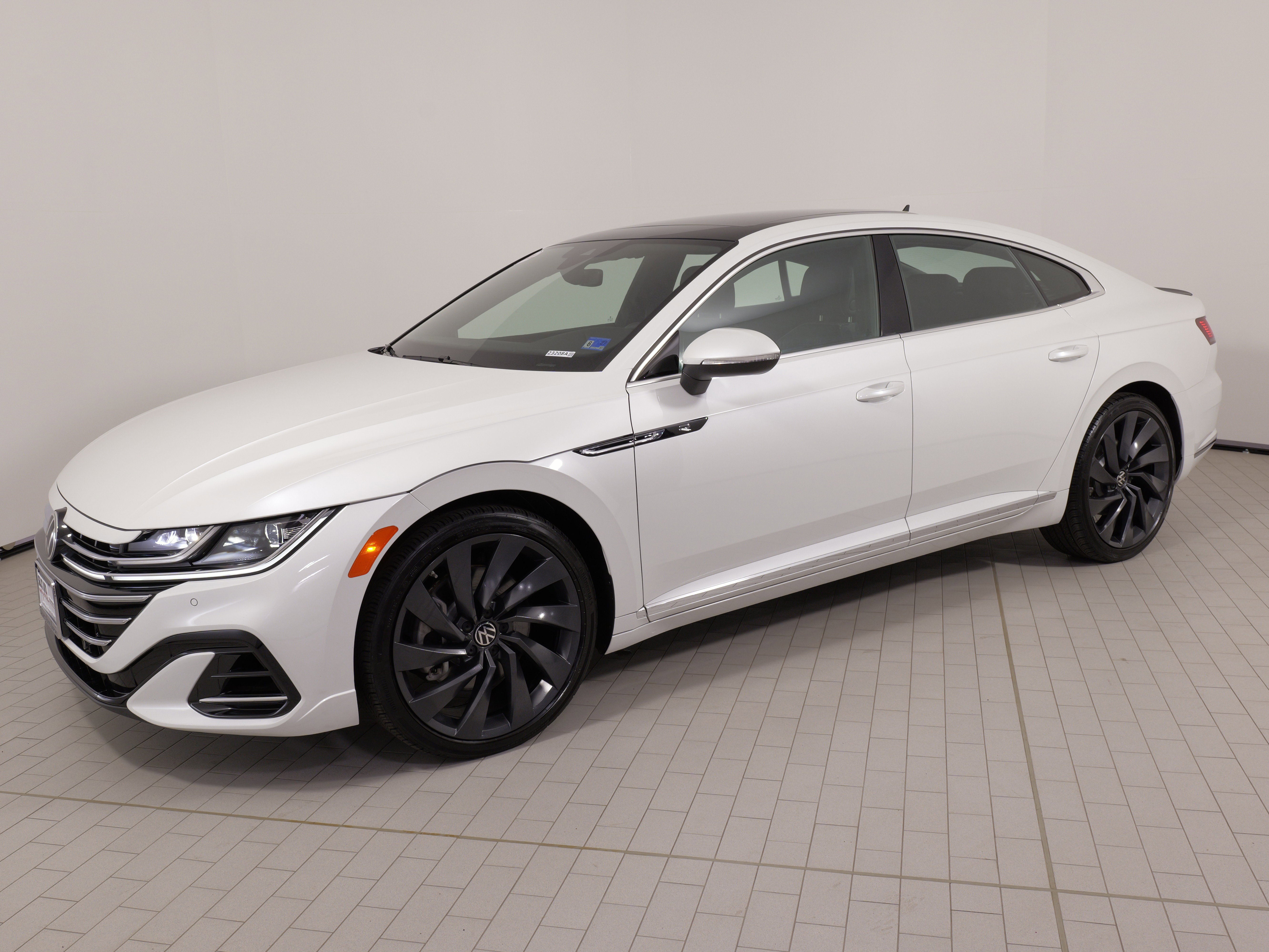 Used 2023 Volkswagen Arteon SEL AWD/4WD image 1