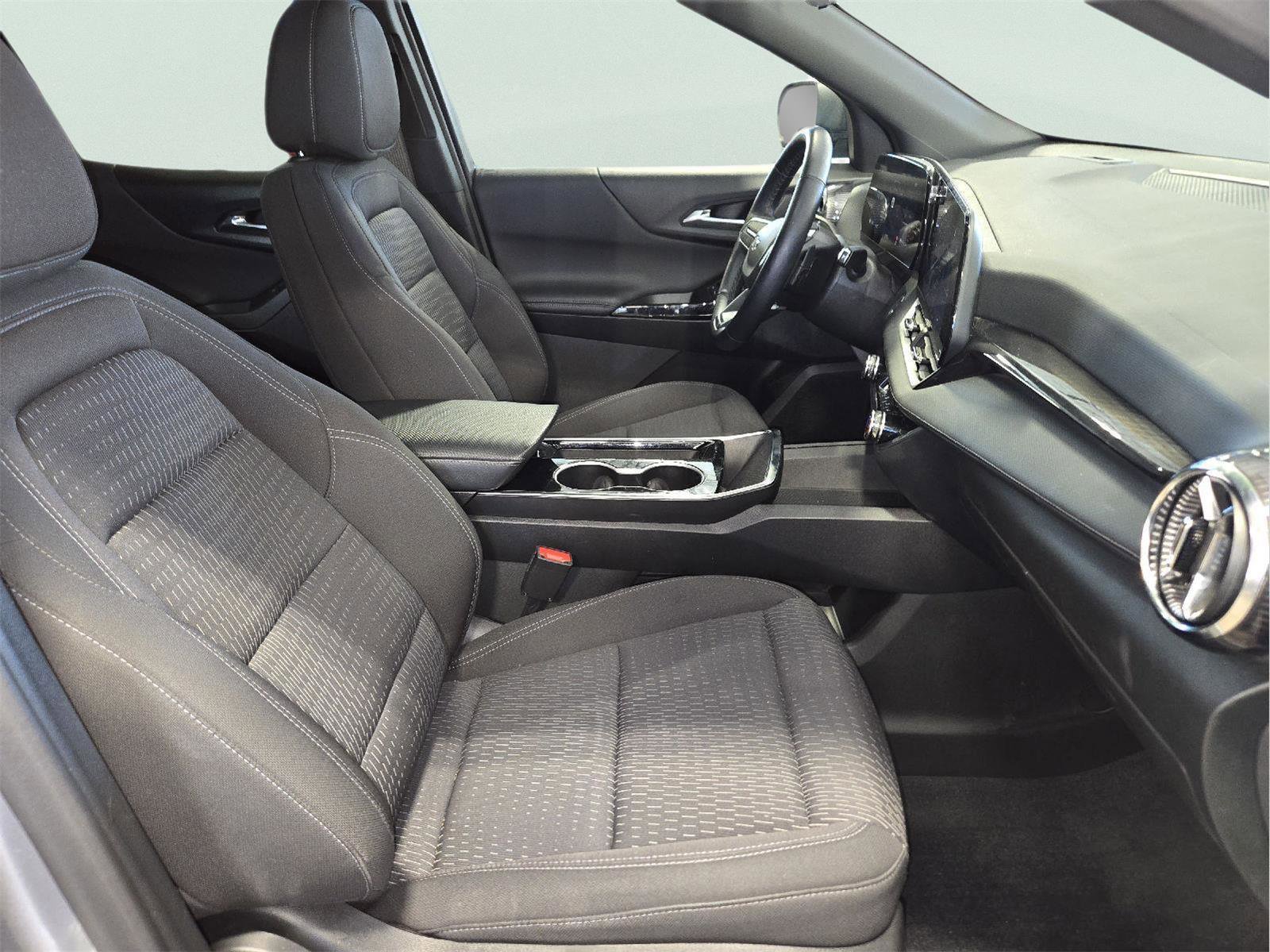 Used 2025 Chevrolet Equinox LT w/ Safety and Technology Package AWD/4WD image 32