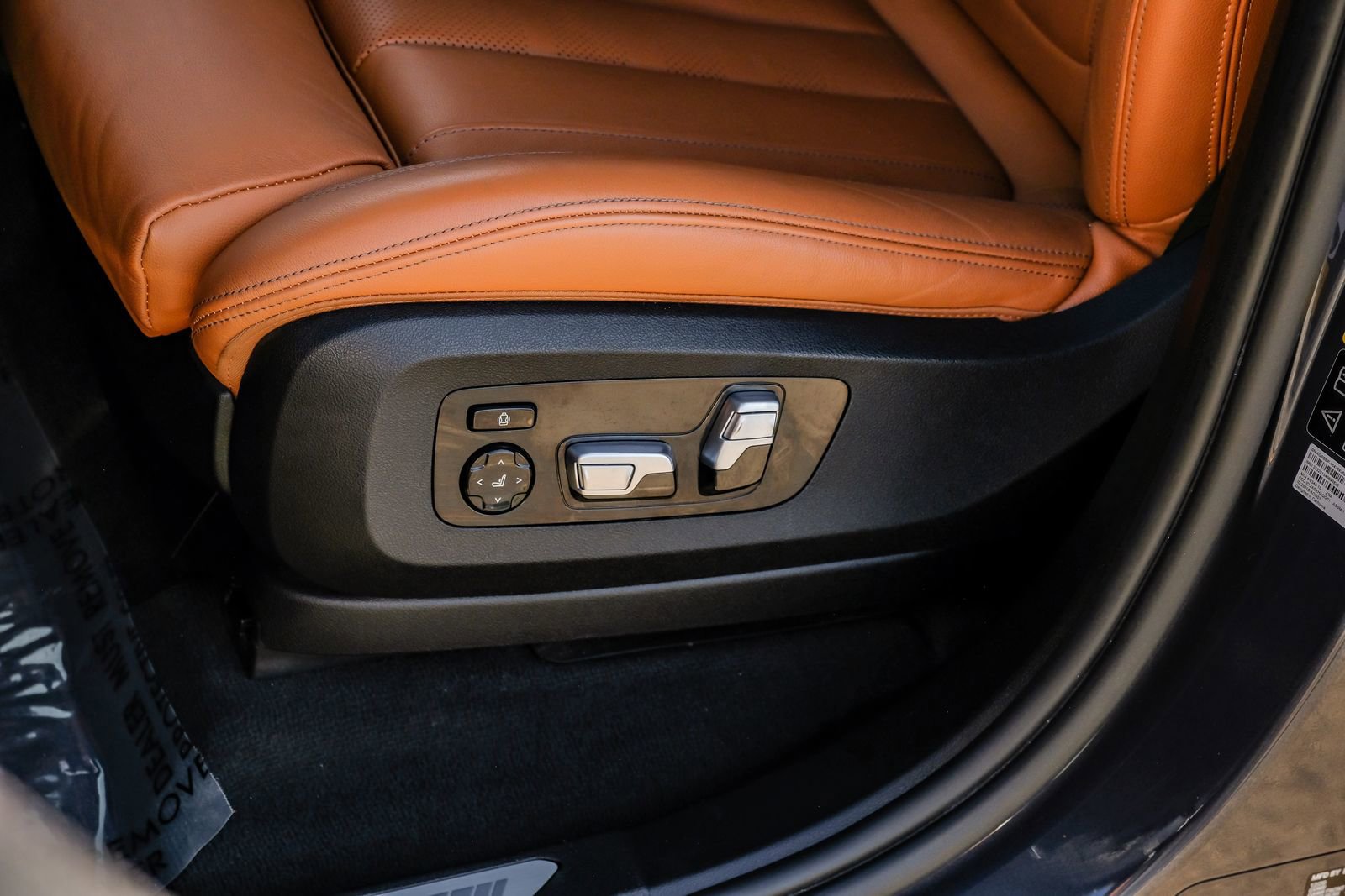 Used 2021 BMW X7 M50i w/ Executive Package image 35