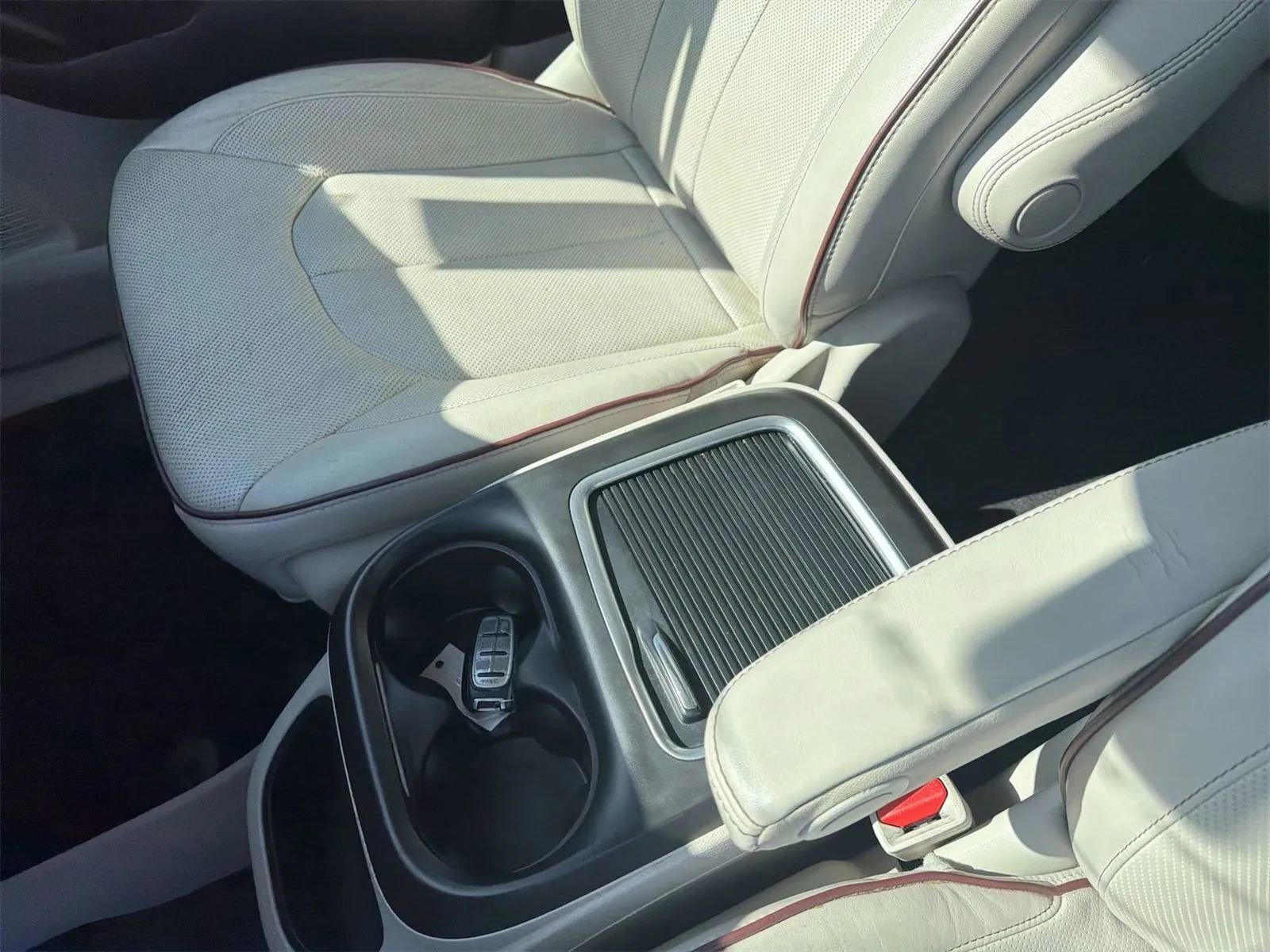 Used 2020 Chrysler Pacifica Limited image 8