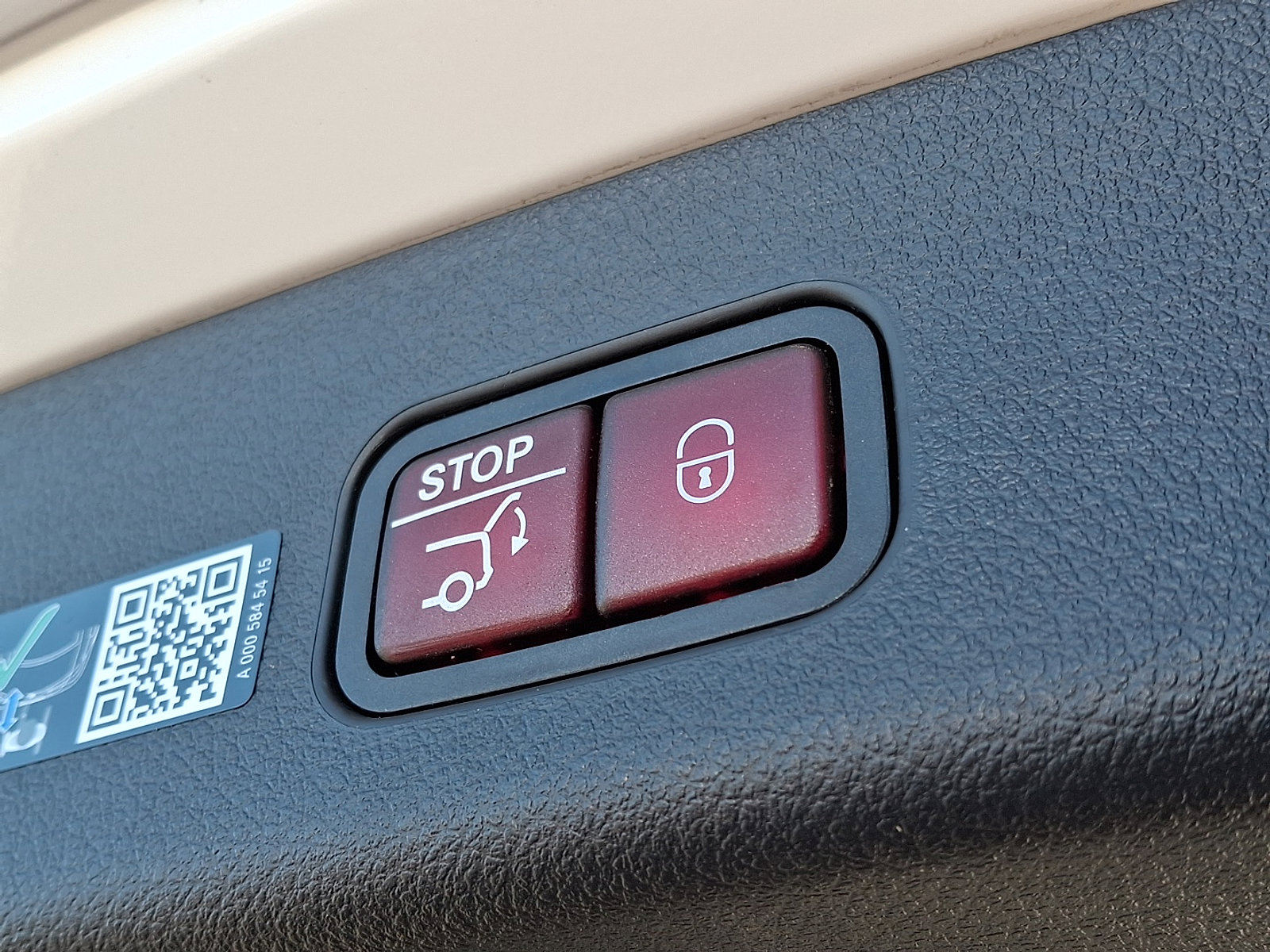 Certified 2025 Mercedes-Benz GLC 300 4MATIC image 28