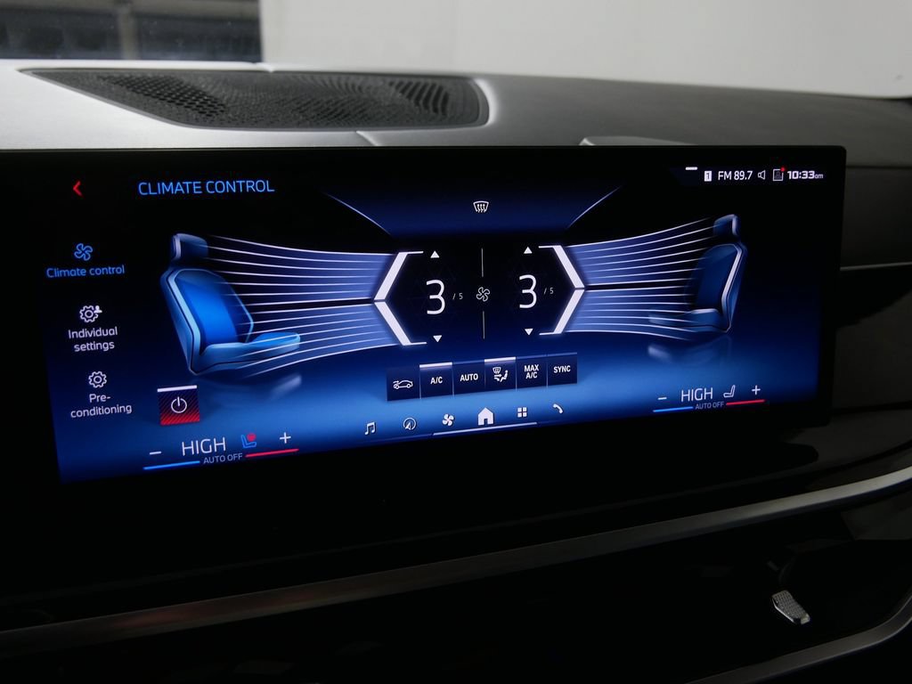 Used 2024 BMW X7 M60i AWD/4WD image 34