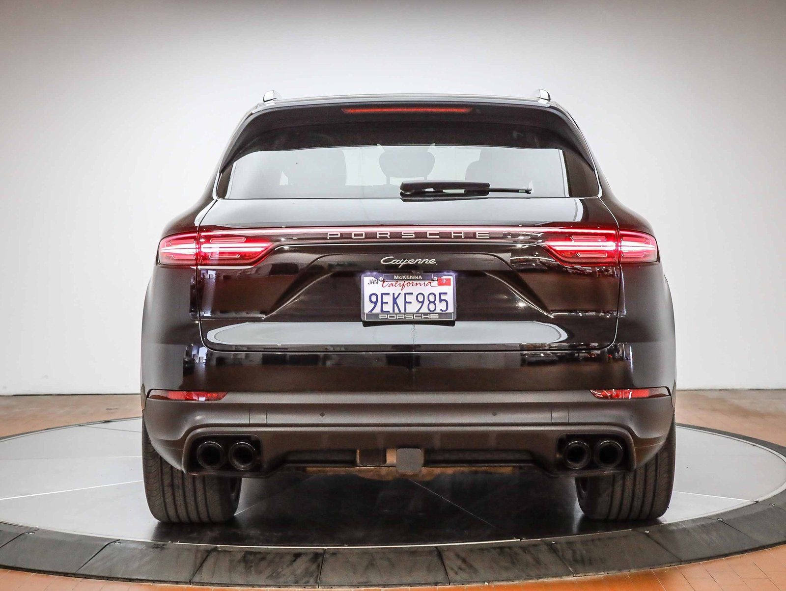 Certified 2023 Porsche Cayenne Platinum Edition image 7