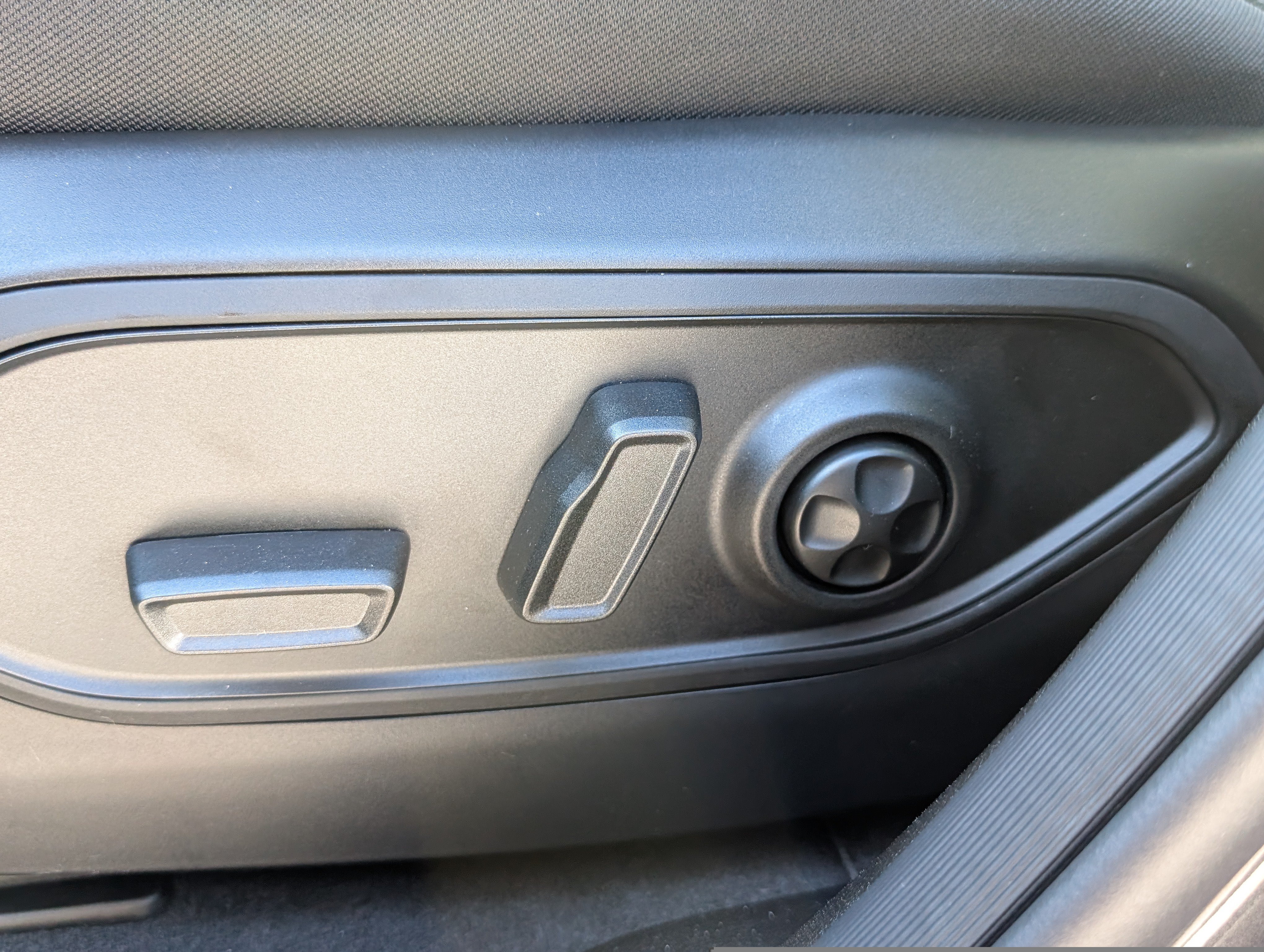 New 2025 Jeep Grand Cherokee Laredo X w/ Luxury Tech Group I AWD/4WD image 20