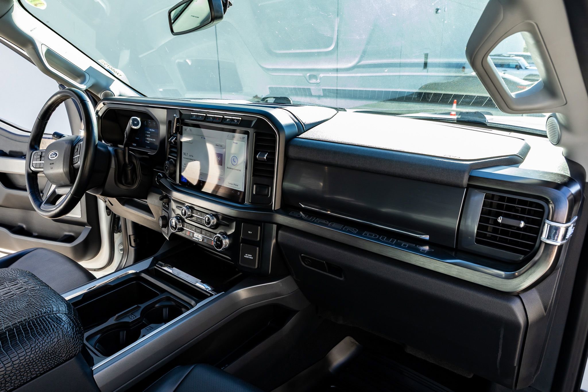 Used 2023 Ford F350 Lariat w/ Lariat Ultimate Package image 17