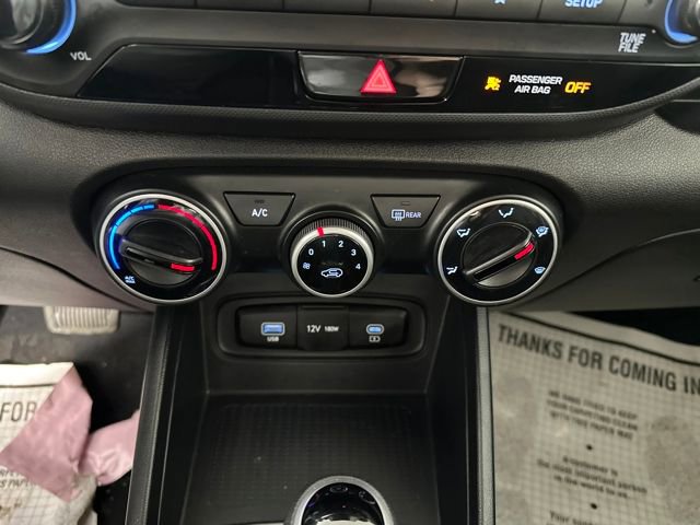 Used 2025 Hyundai Venue SE image 23