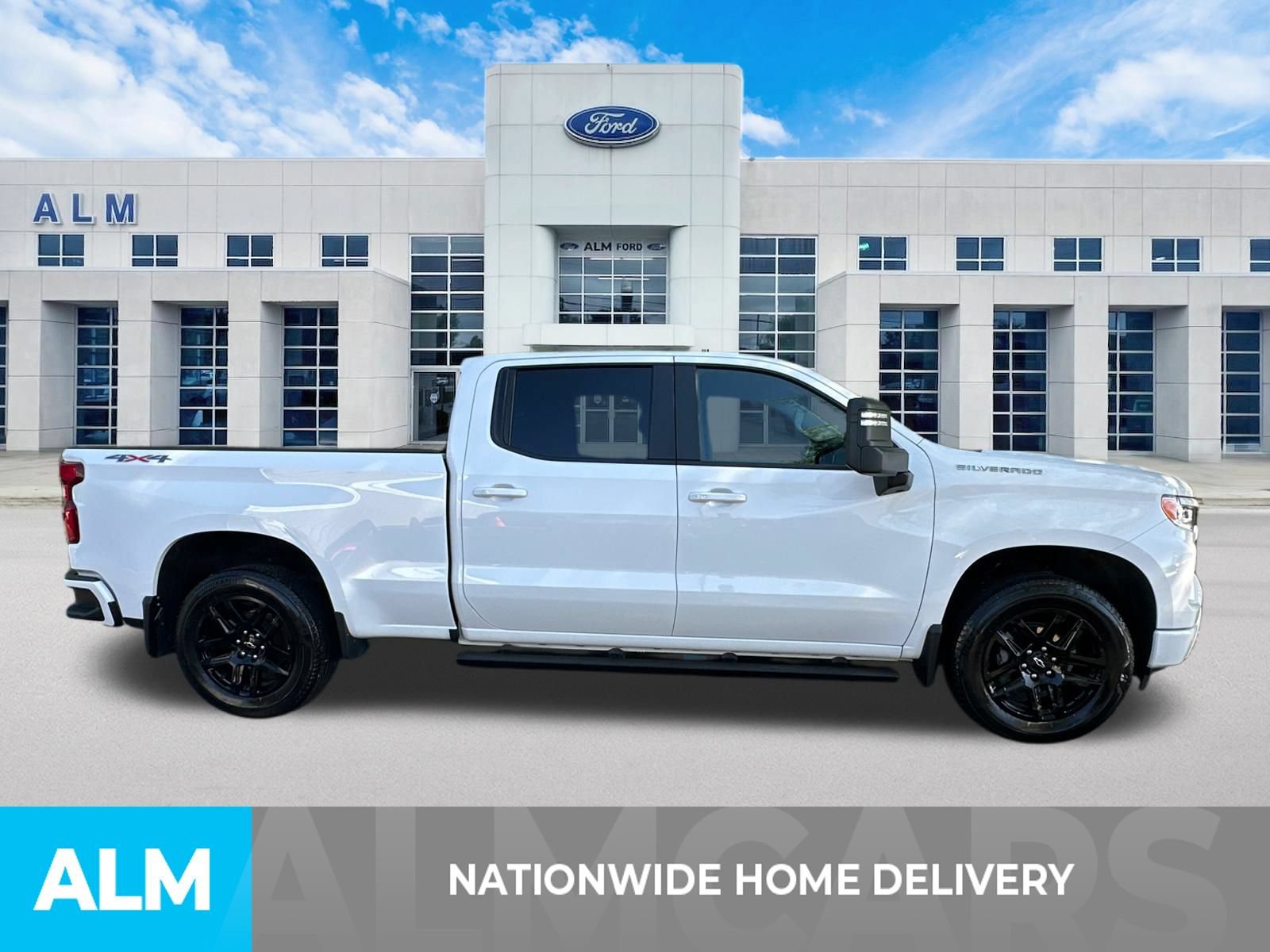 Used 2024 Chevrolet Silverado 1500 RST w/ Max Trailering Package AWD/4WD image 4