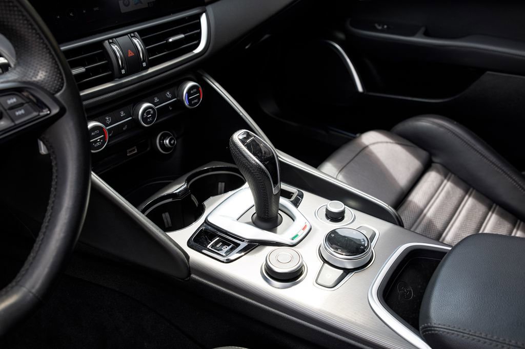 Used 2022 Alfa Romeo Giulia Veloce image 39