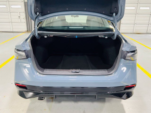 New 2026 Nissan Sentra SR w/ Floor Mat Package FWD image 9