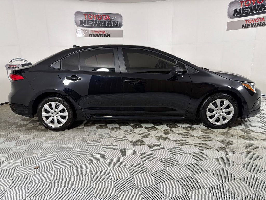 Used 2024 Toyota Corolla LE image 2