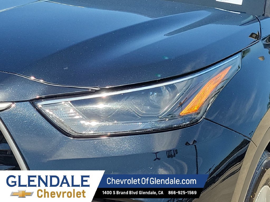 Used 2024 Toyota Highlander LE AWD/4WD image 17