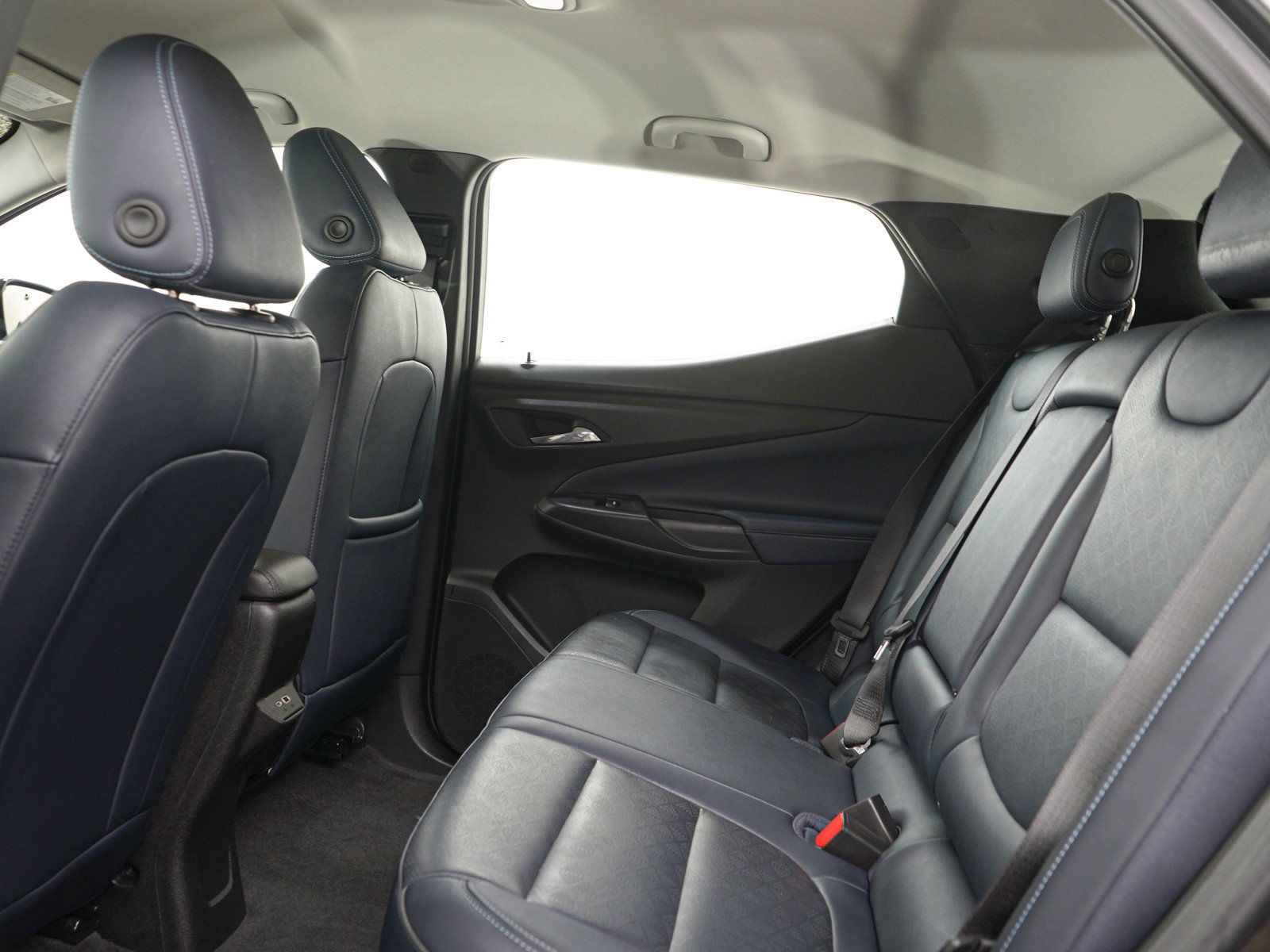 Used 2022 Chevrolet Bolt EUV LT w/ Convenience Package image 17