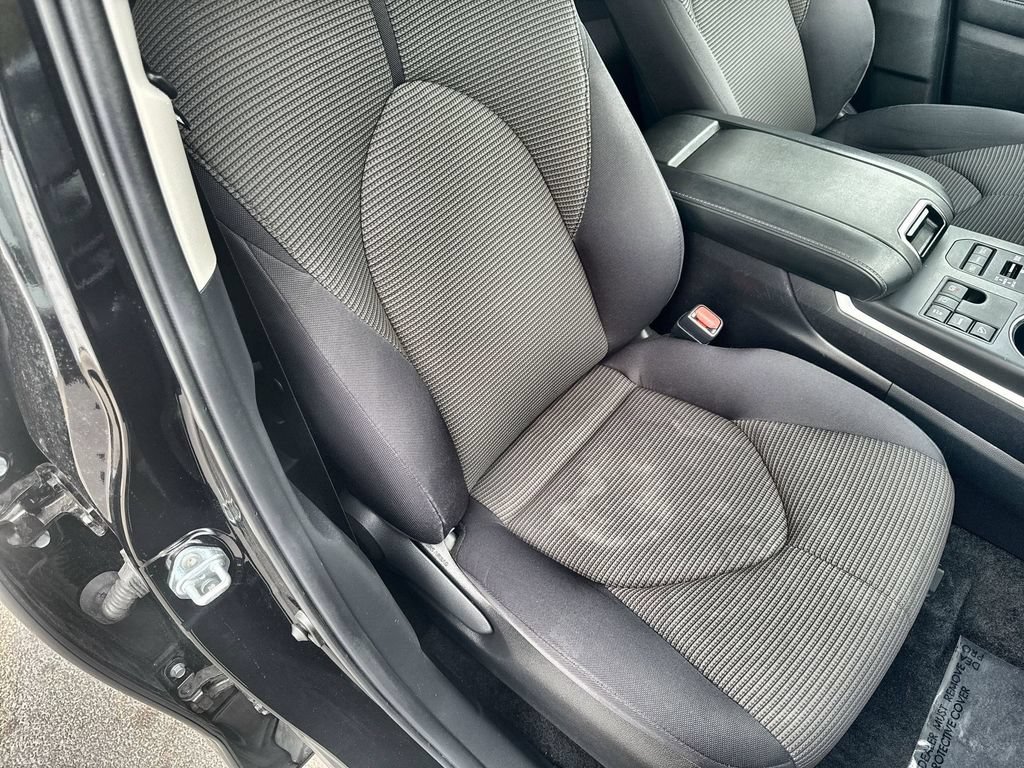 Used 2024 Toyota Highlander LE AWD/4WD image 33