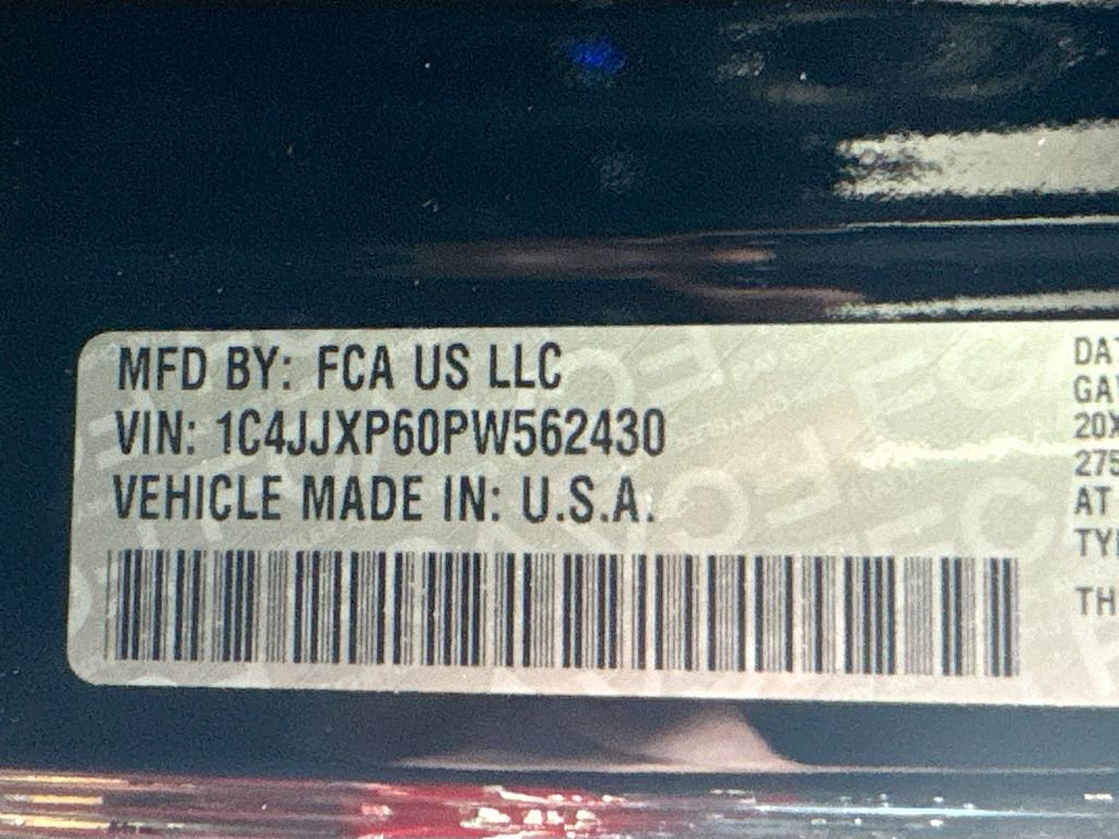 Used 2023 Jeep Wrangler Unlimited Sahara w/ Cold Weather Group AWD/4WD image 28
