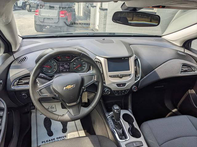 Used 2018 Chevrolet Cruze LS FWD image 12