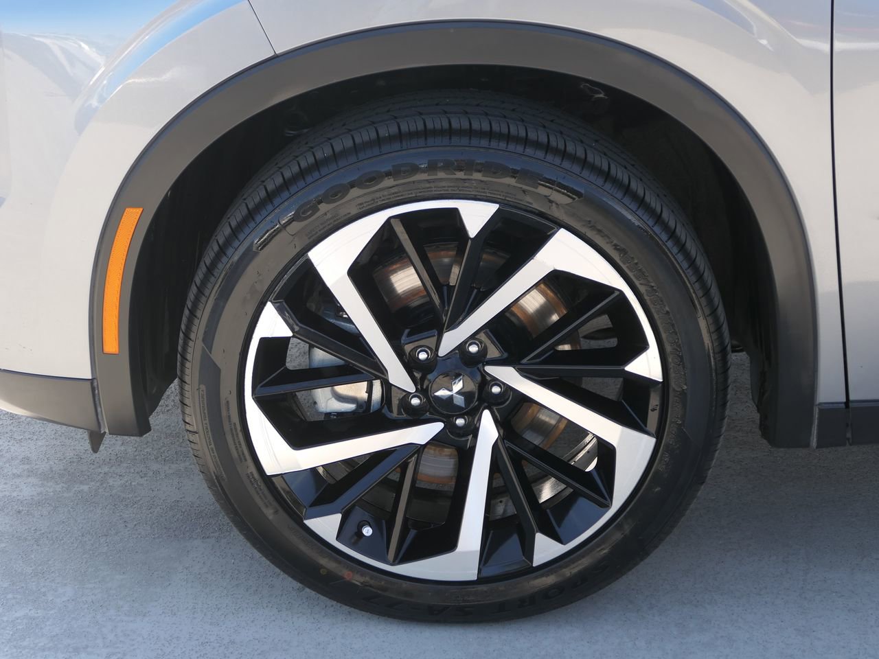 Used 2024 Mitsubishi Outlander SE image 10