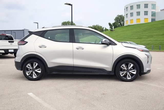 Used 2023 Chevrolet Bolt EUV LT w/ Convenience Package FWD image 4