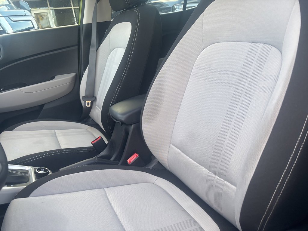 Used 2023 Hyundai Venue SEL image 13