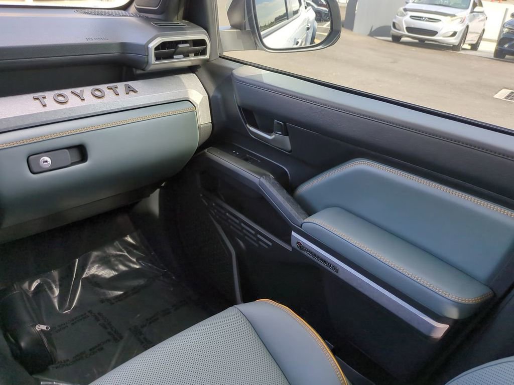 Used 2025 Toyota Tacoma Trailhunter image 16