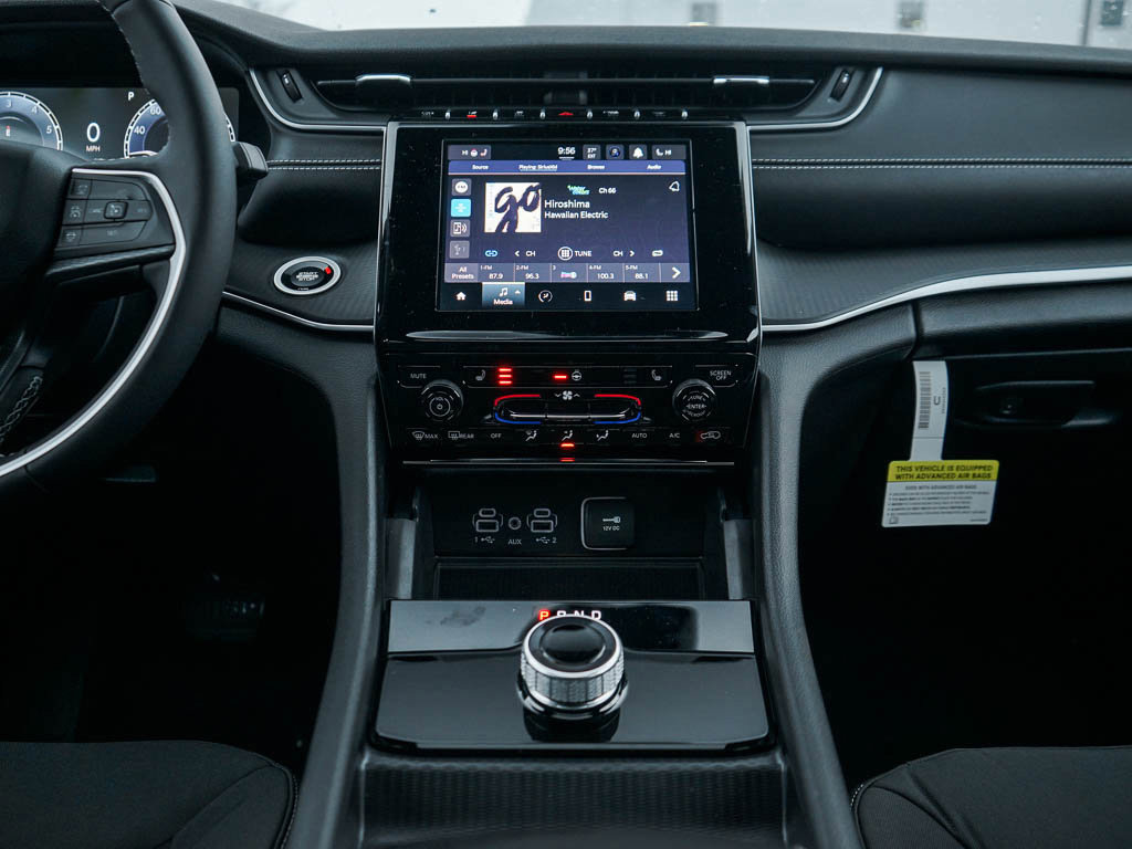 New 2025 Jeep Grand Cherokee Laredo X w/ Luxury Tech Group I image 15