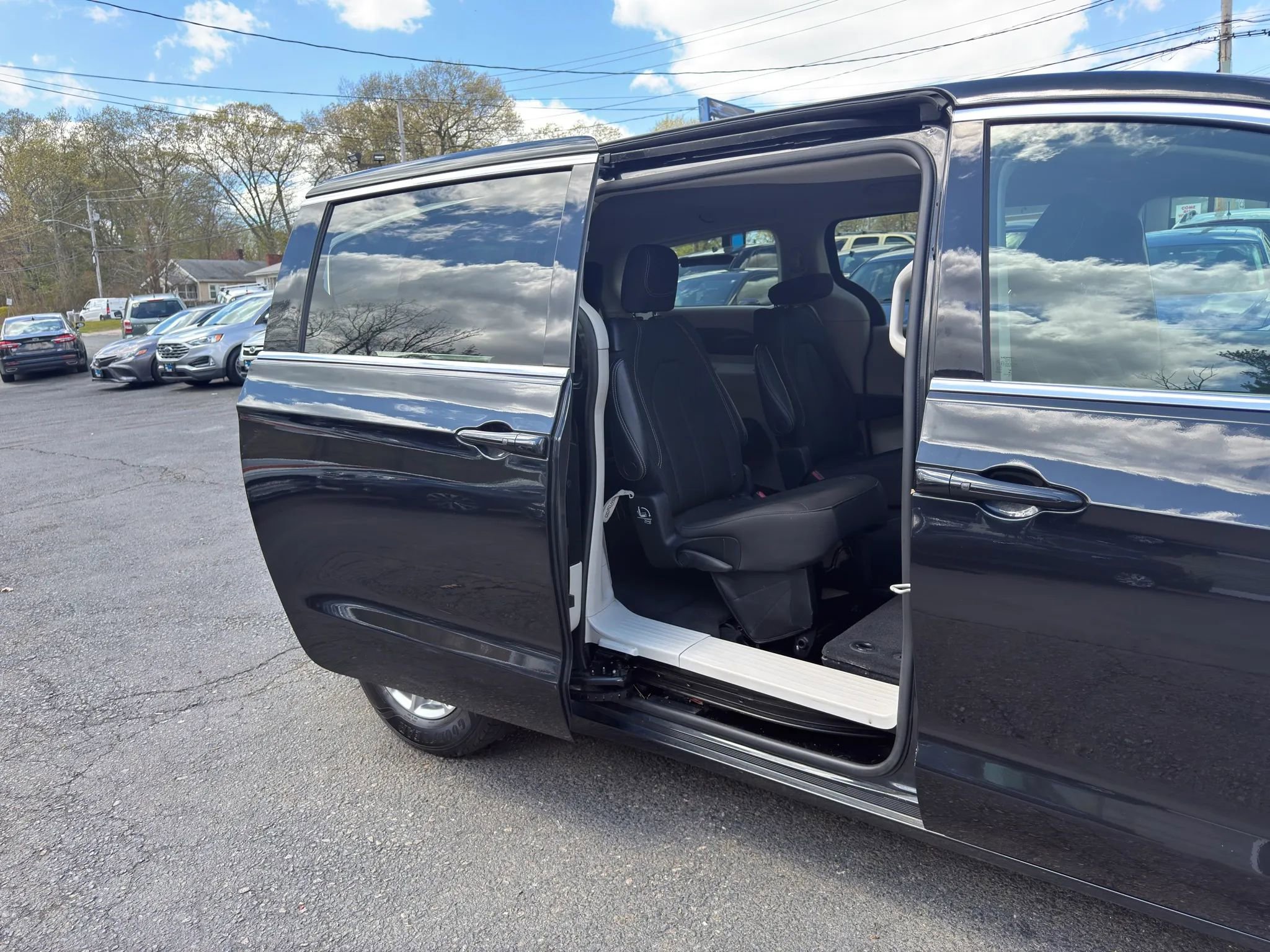 Used 2022 Chrysler Voyager LX FWD image 18