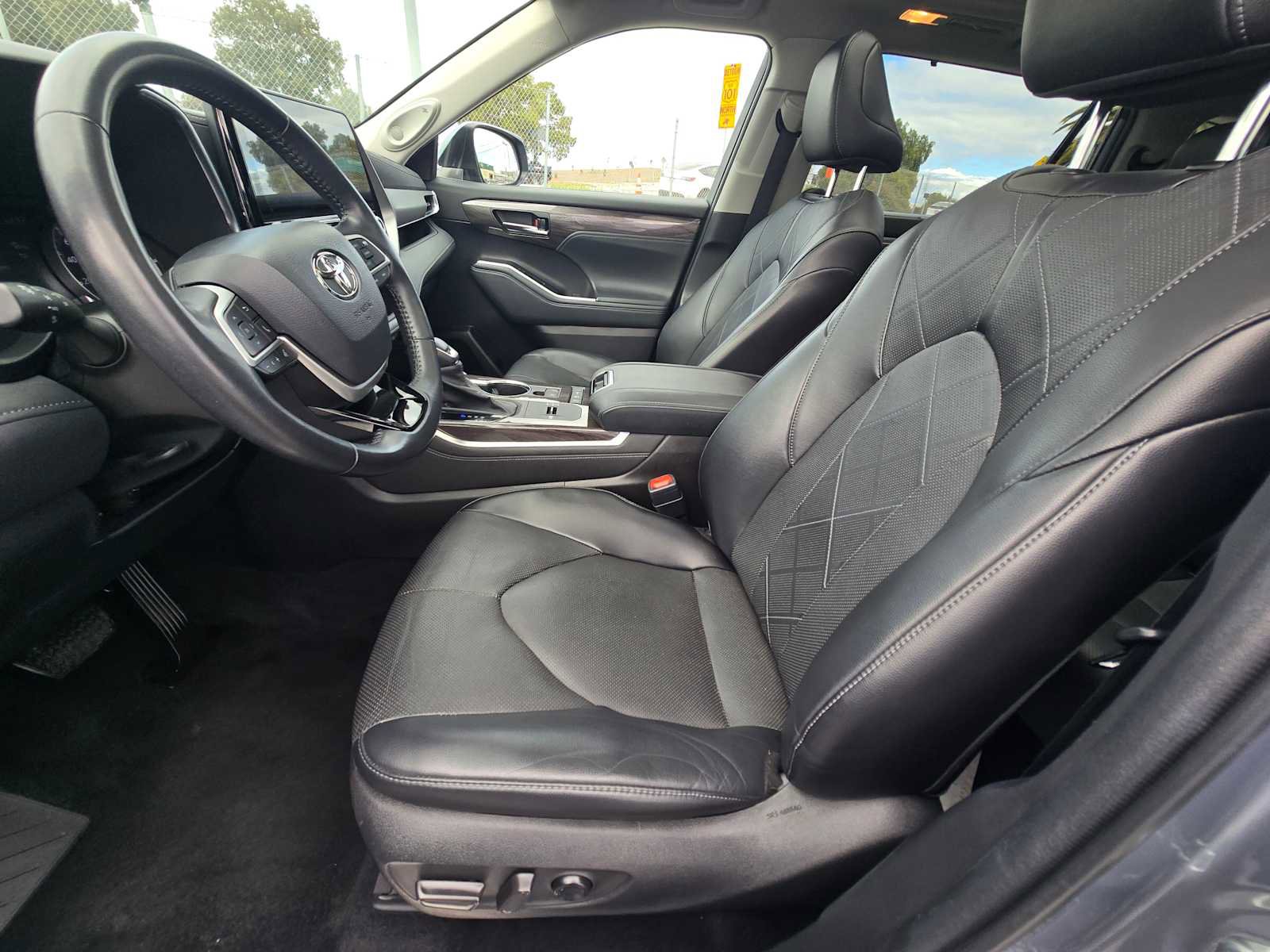 Used 2022 Toyota Highlander Platinum image 26
