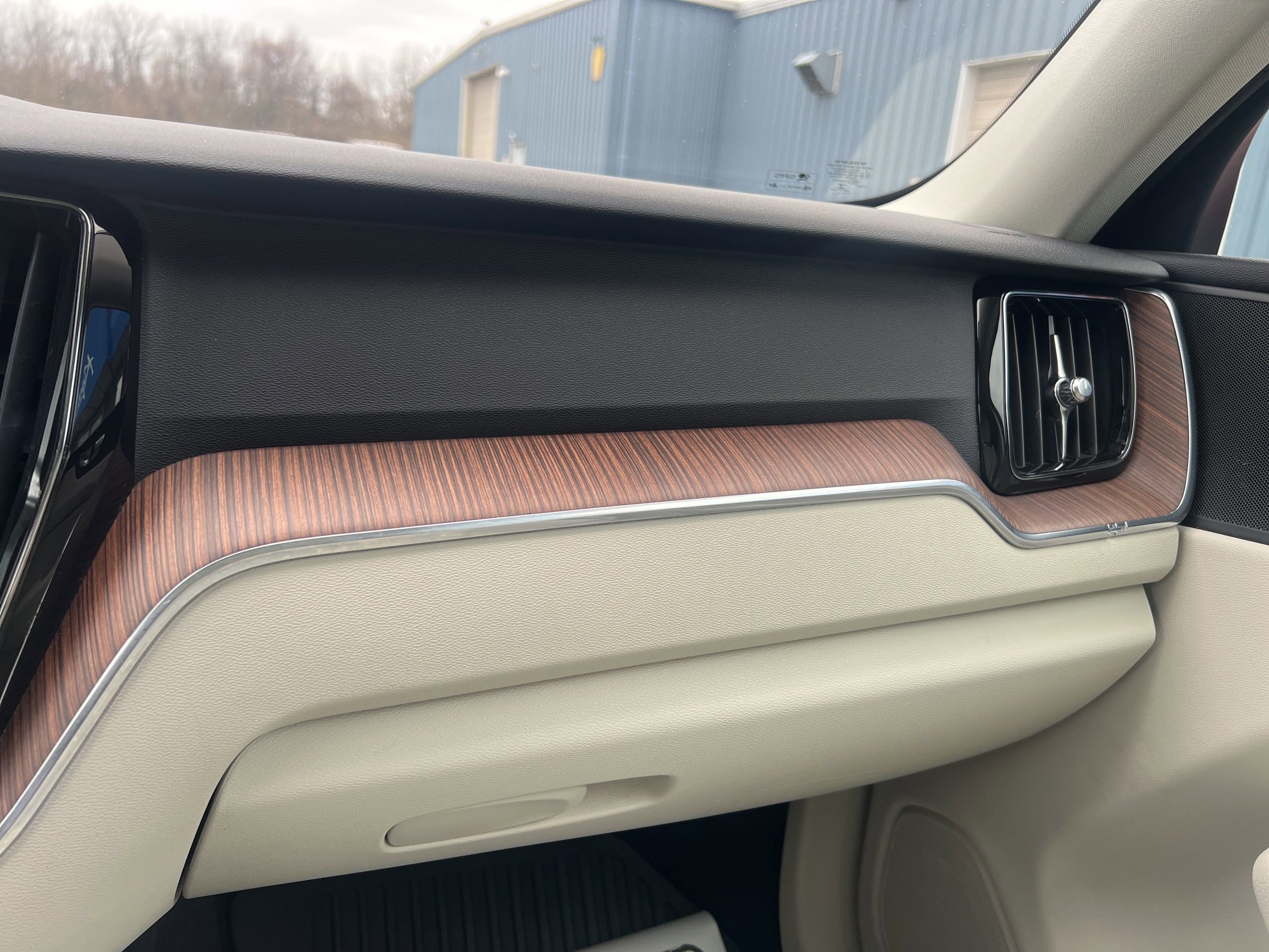 Used 2021 Volvo XC60 T5 Momentum AWD/4WD image 15