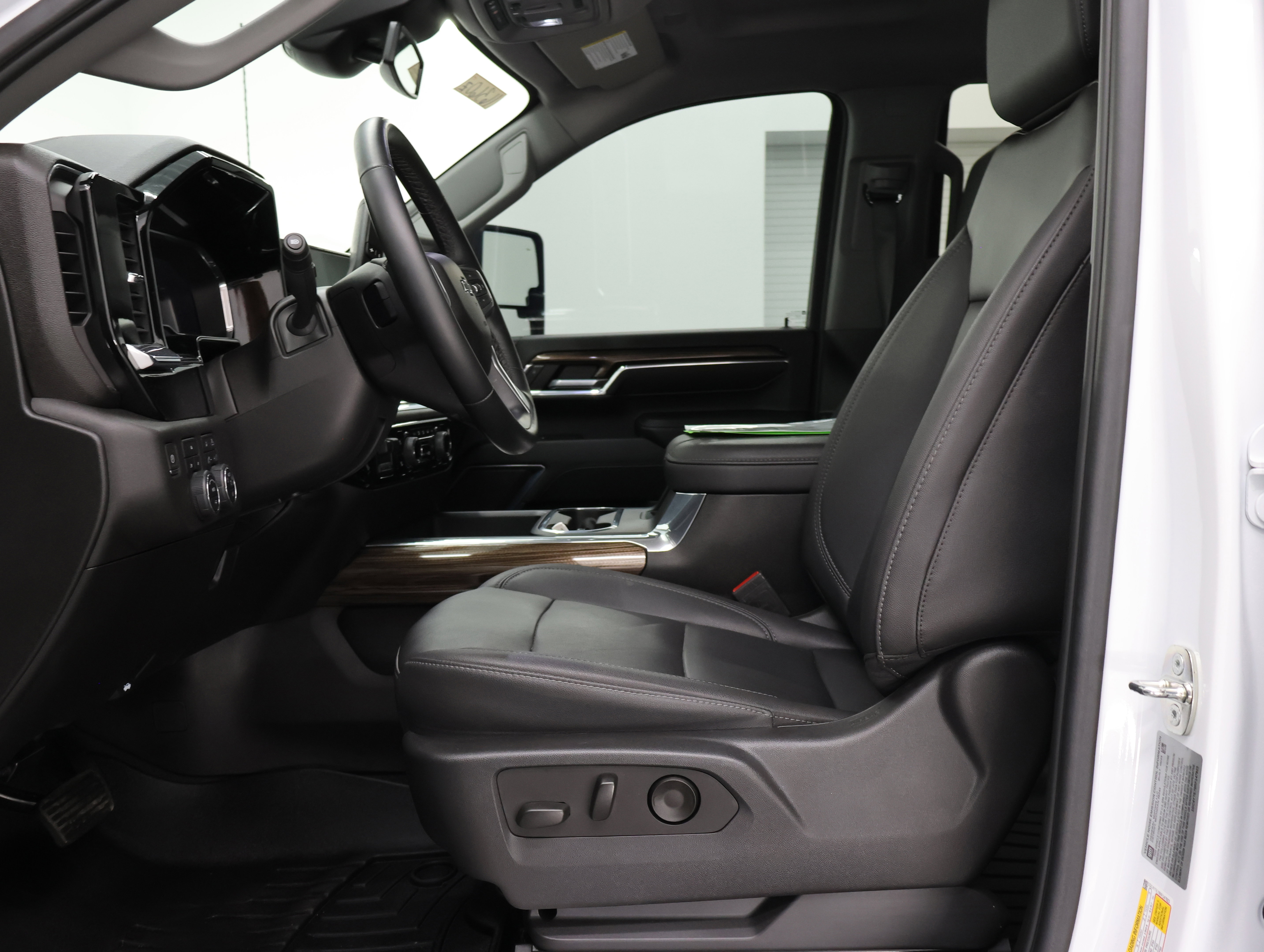 Used 2024 Chevrolet Silverado 3500 LT w/ Z71 Sport Edition image 8