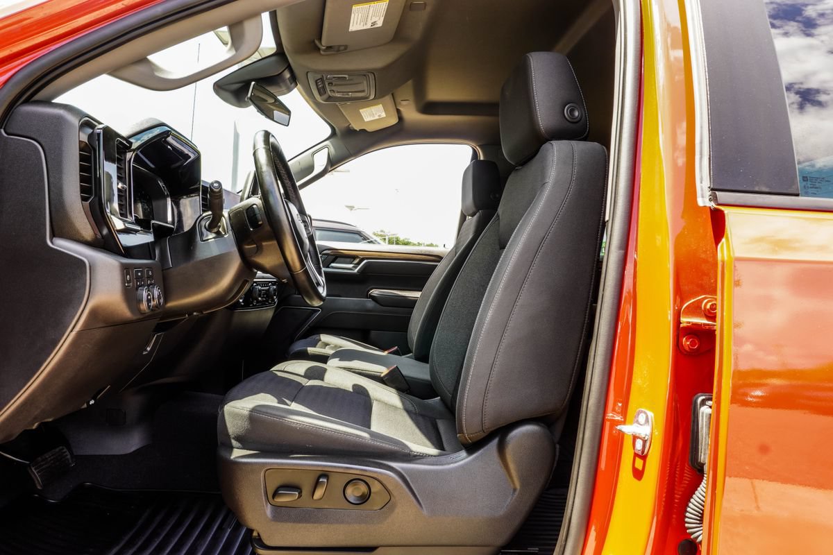 Used 2023 Chevrolet Silverado 1500 LT AWD/4WD image 34
