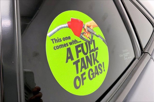 Used 2025 Toyota Camry SE w/ Convenience Package image 35