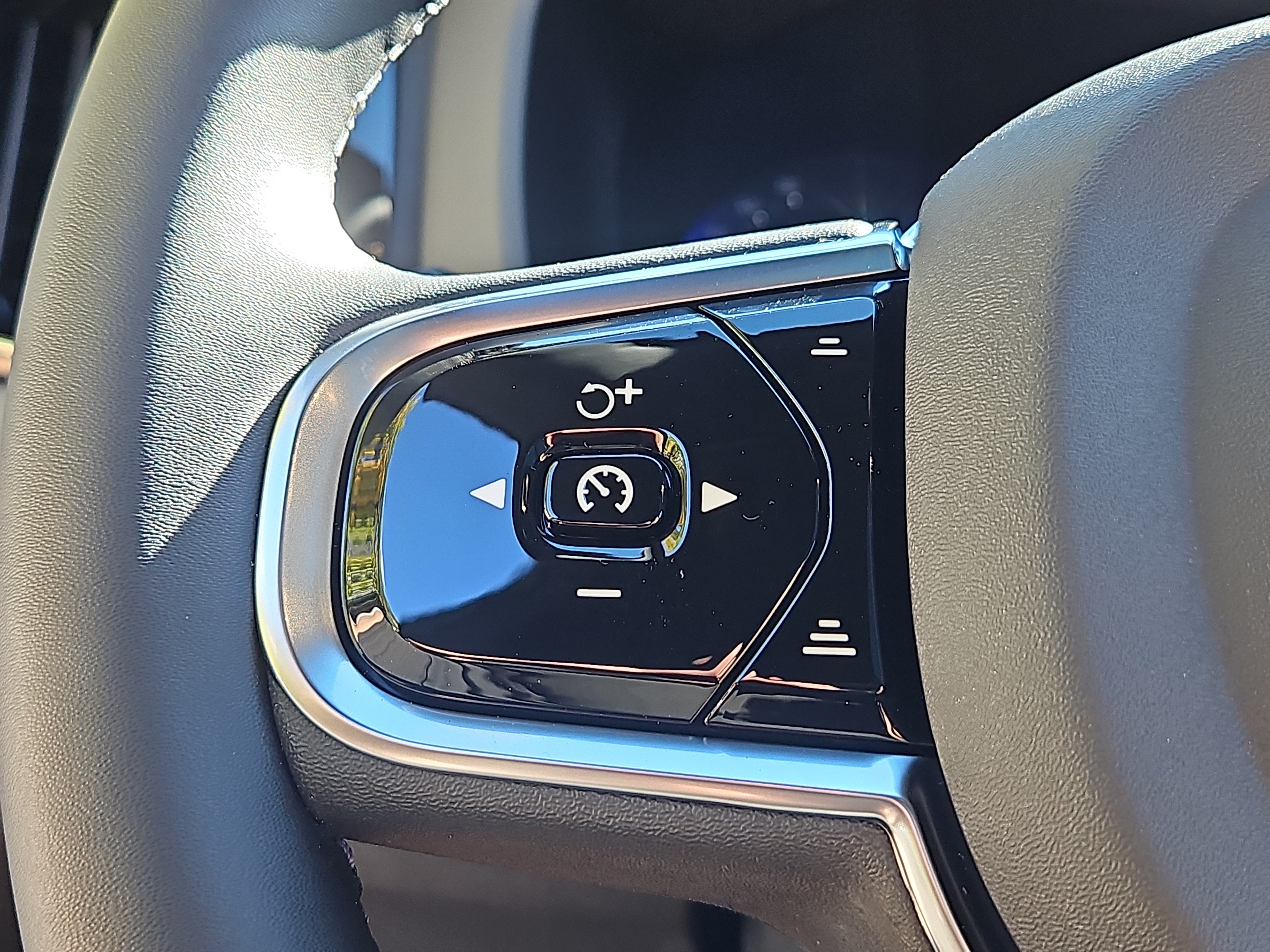 New 2027 Volvo XC60 B5 Core AWD/4WD image 15