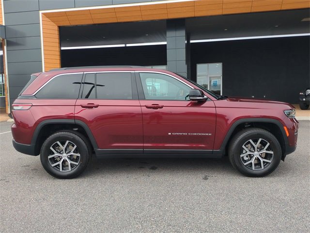 New 2025 Jeep Grand Cherokee Limited w/ Luxury Tech Group II image 3