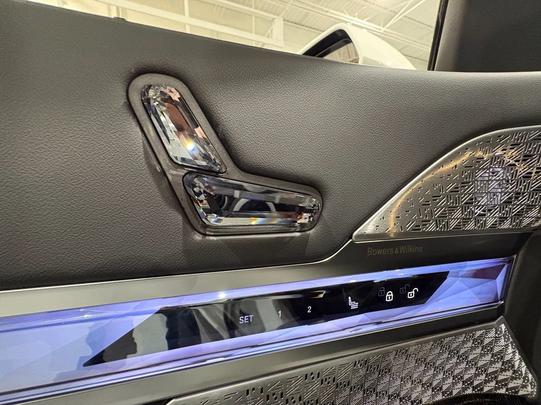 Used 2024 BMW i7 xDrive60 image 30