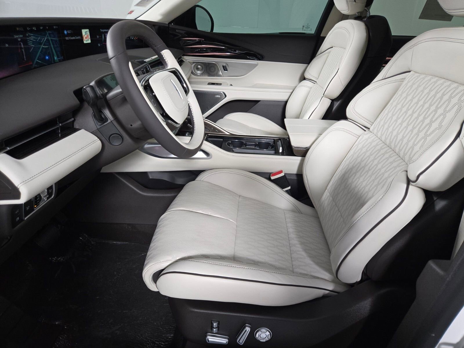 New 2026 Lincoln Nautilus Black Label w/ Jet Appearance Package image 13