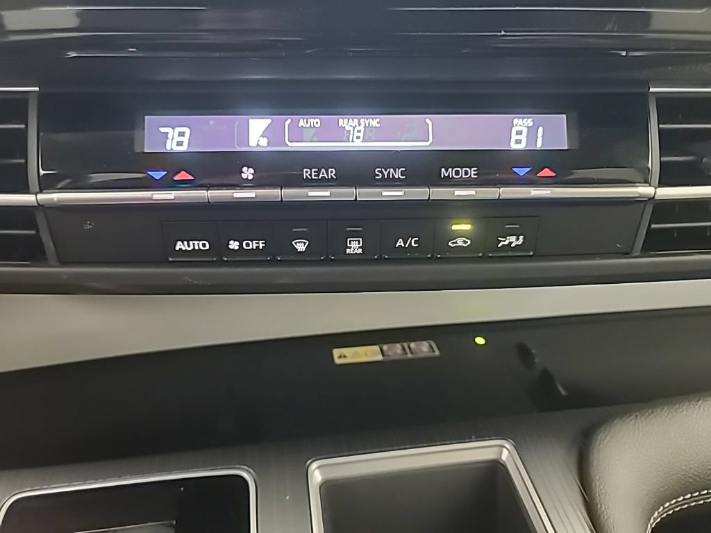 Used 2026 Toyota Sienna LE FWD image 33