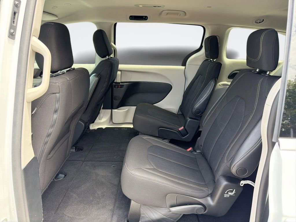 Used 2023 Chrysler Voyager LX FWD image 23