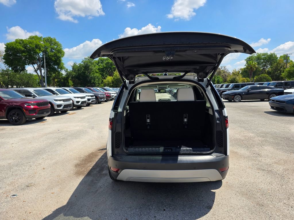 Used 2025 Land Rover Discovery S image 45