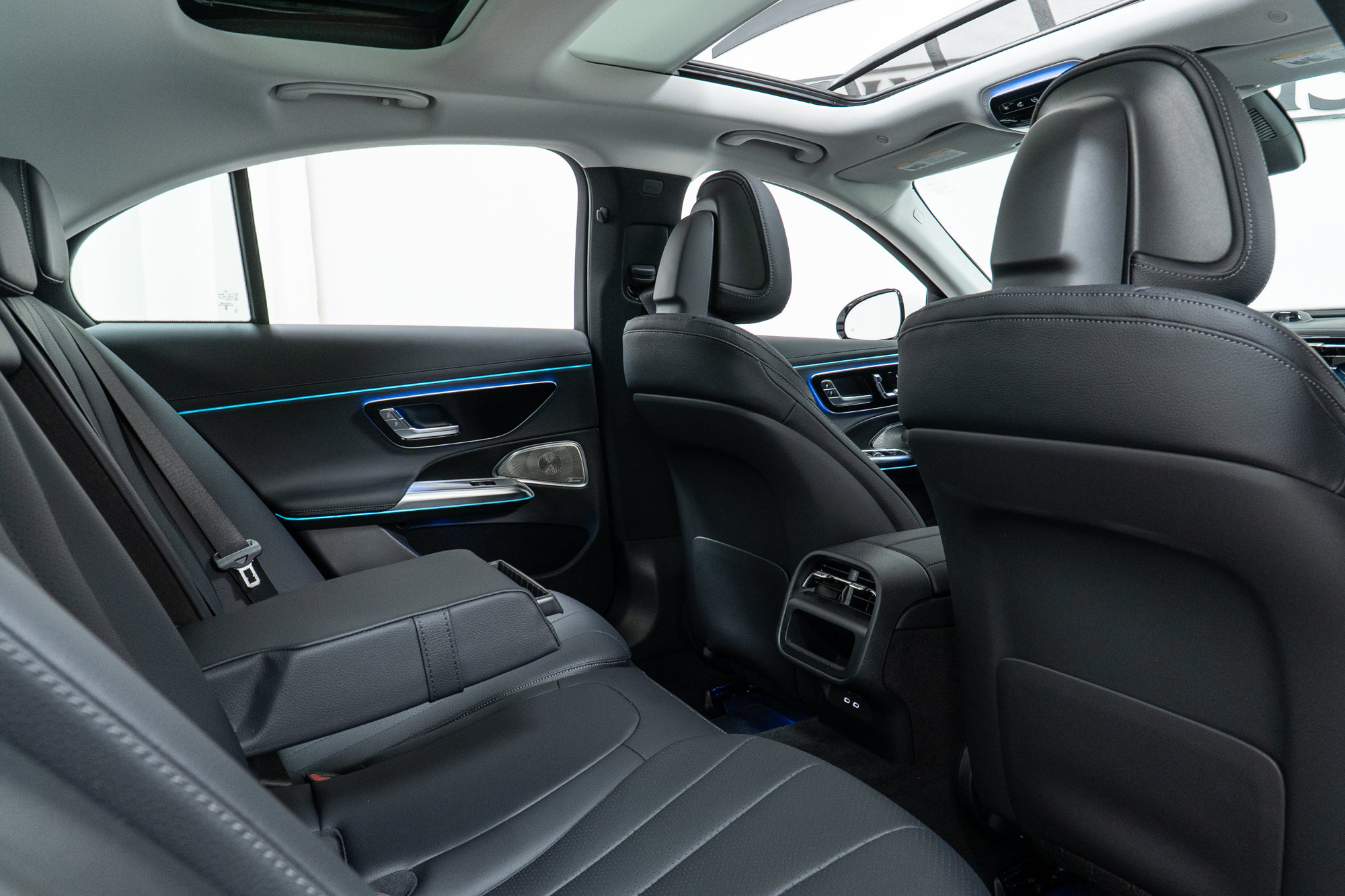New 2025 Mercedes-Benz E 350 4MATIC Sedan image 25