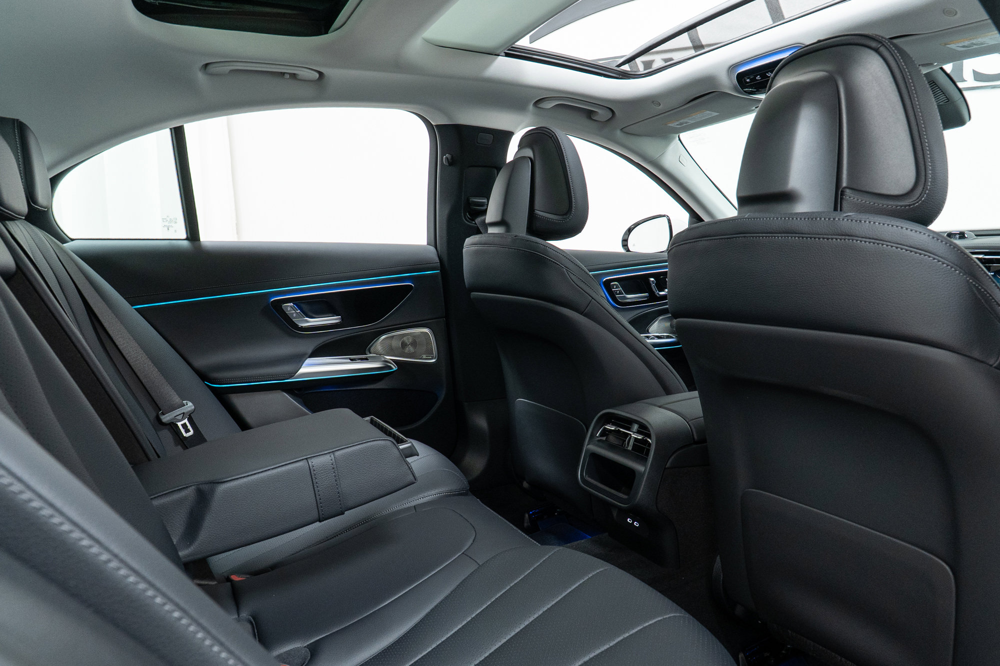 New 2025 Mercedes-Benz E 350 4MATIC Sedan image 25