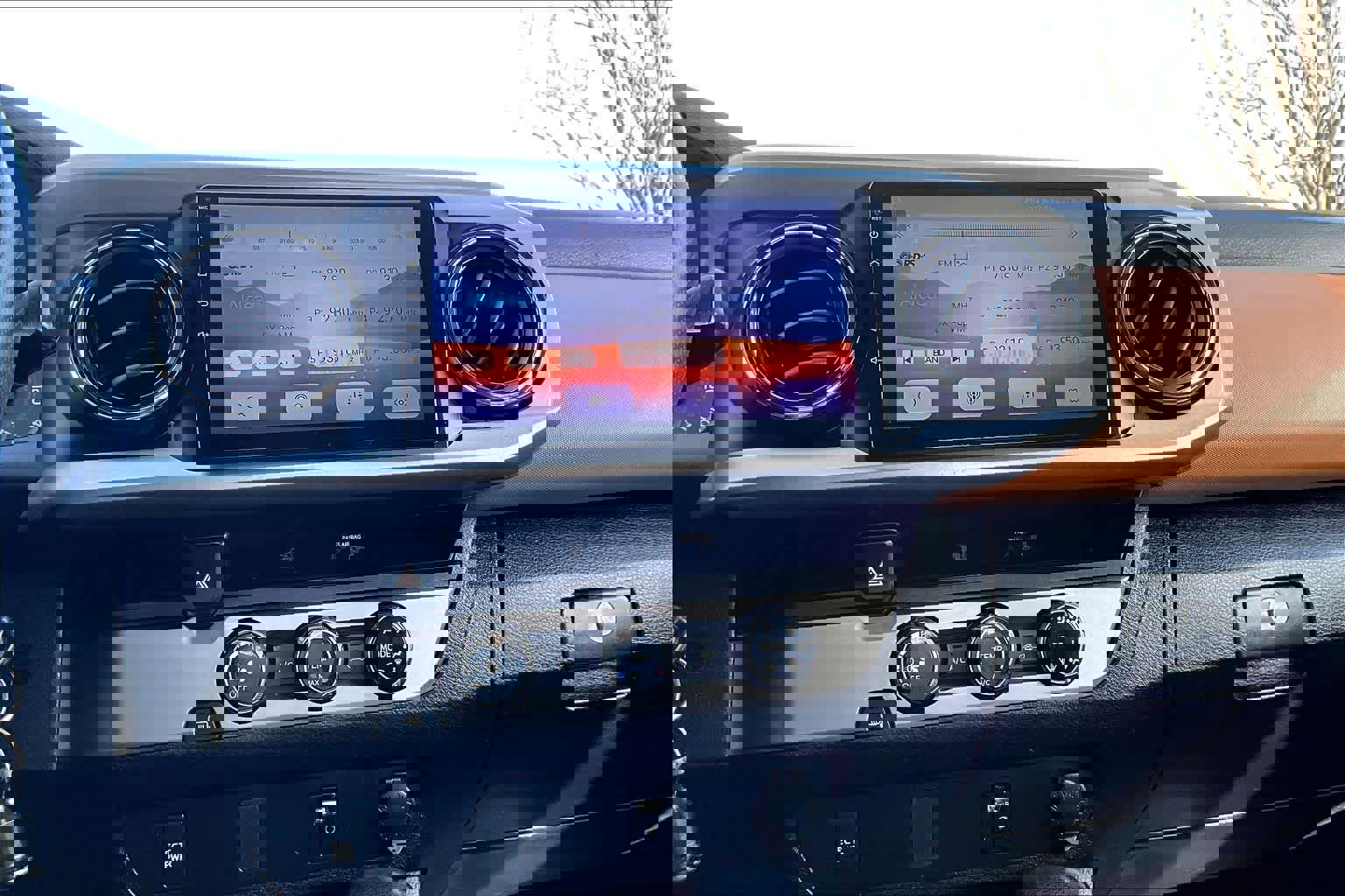 Used 2018 Toyota Tacoma SR5 w/ SR5 Appearance Package (SM) image 34