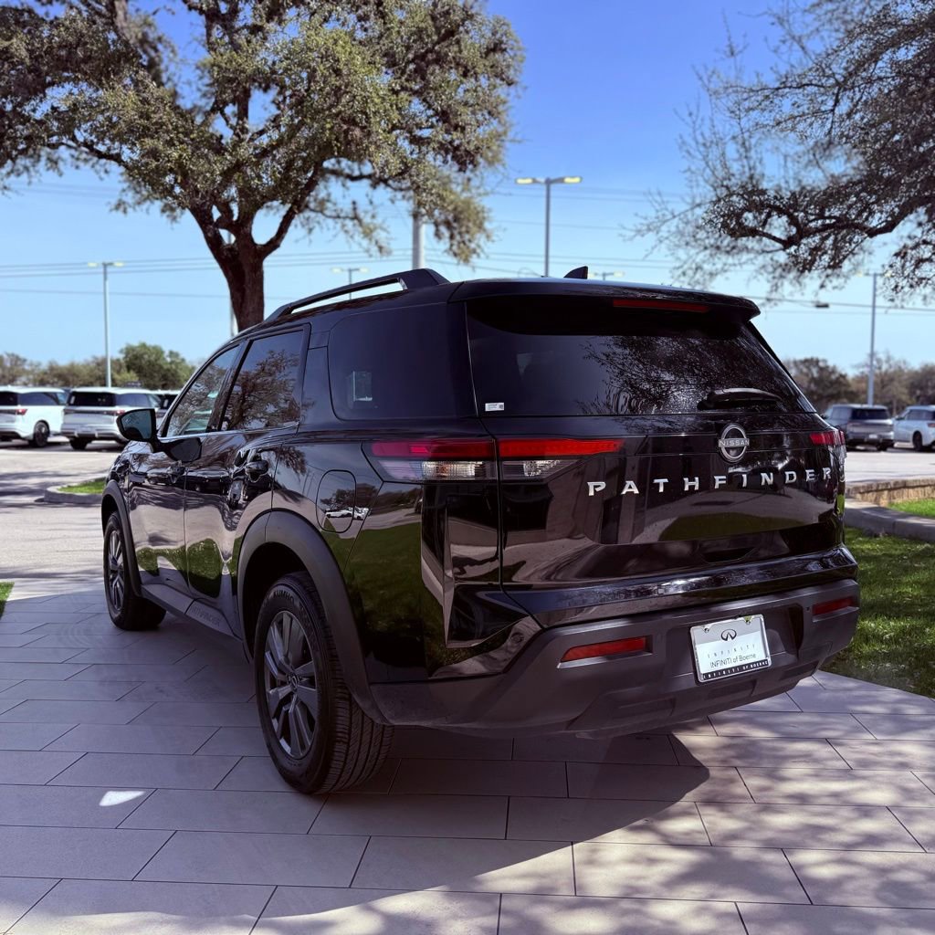Used 2025 Nissan Pathfinder SV image 8