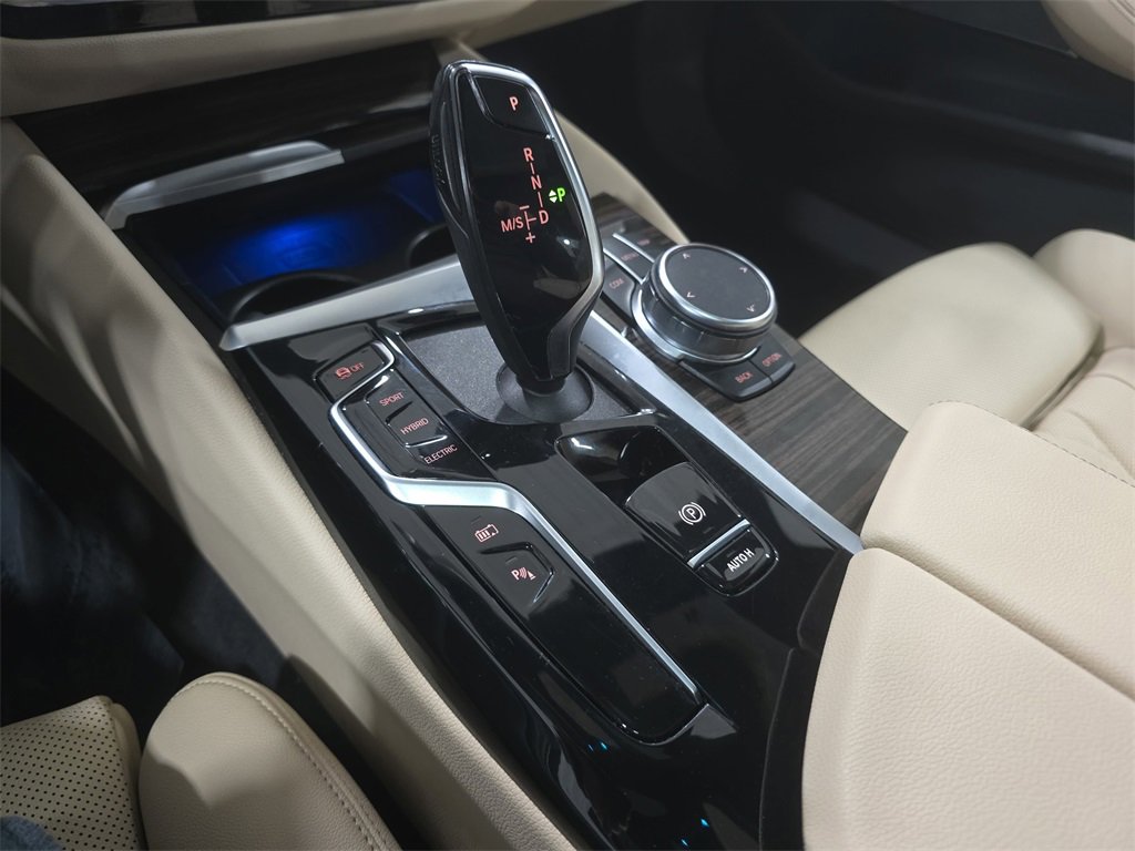 Used 2023 BMW 530e w/ Premium Package image 21