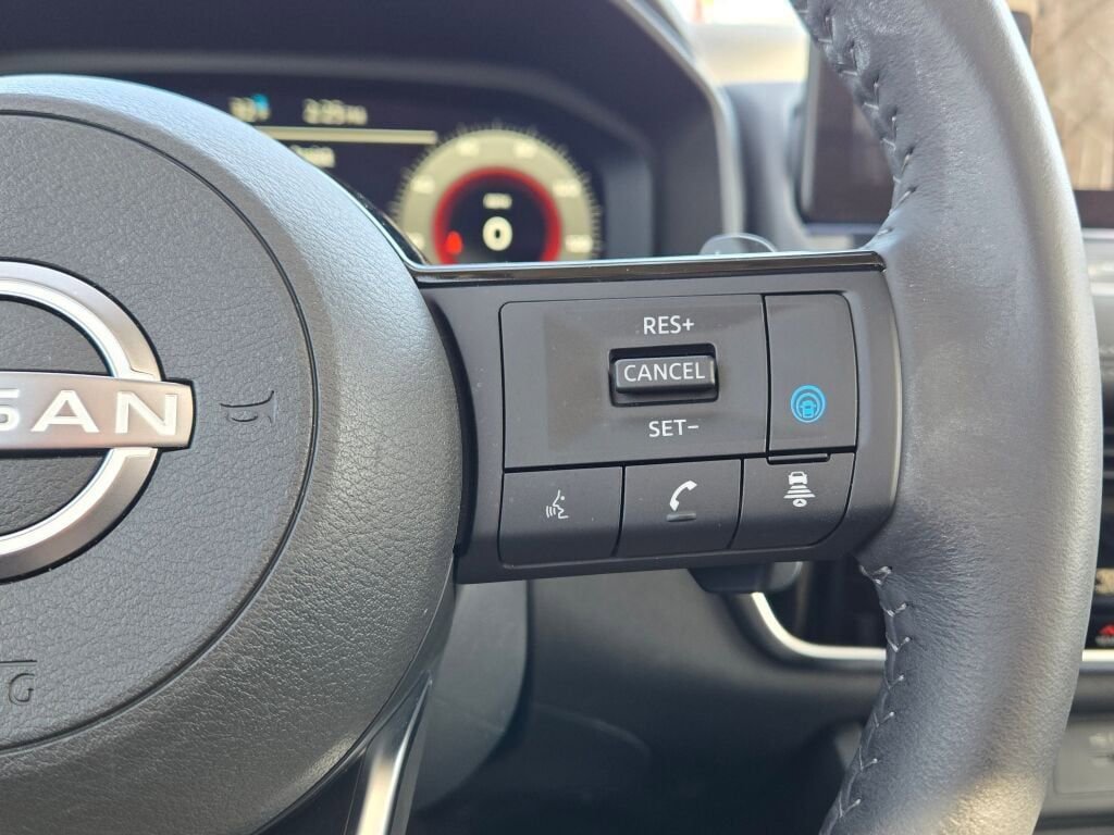 Used 2024 Nissan Rogue SL w/ SL Premium Package image 32