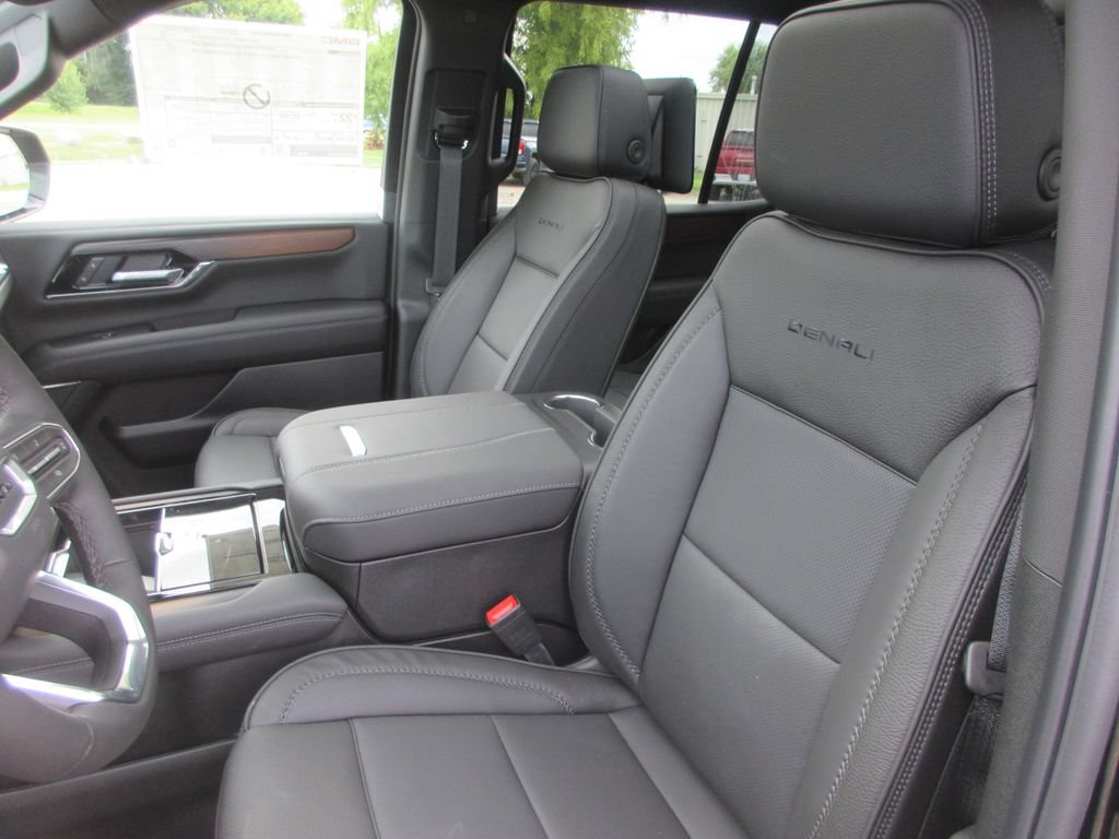 New 2026 GMC Yukon Denali w/ Denali Reserve Package AWD/4WD image 11