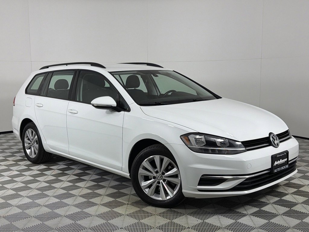 Used 2019 Volkswagen Golf S image 2