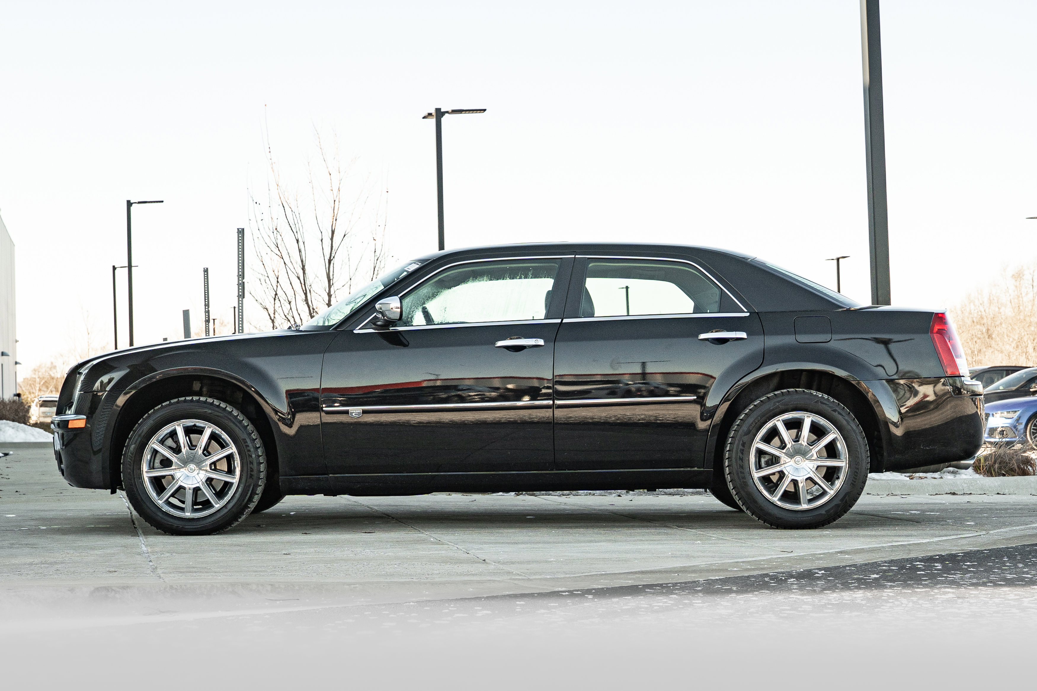 Used 2010 Chrysler 300 C image 6